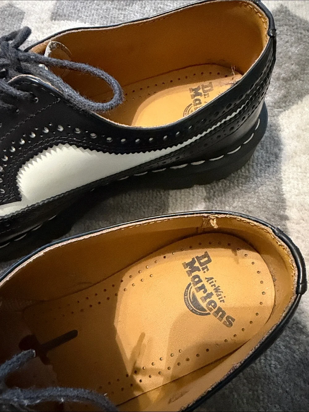 Men’s sz 10 black & white dr martens wingtip platforms